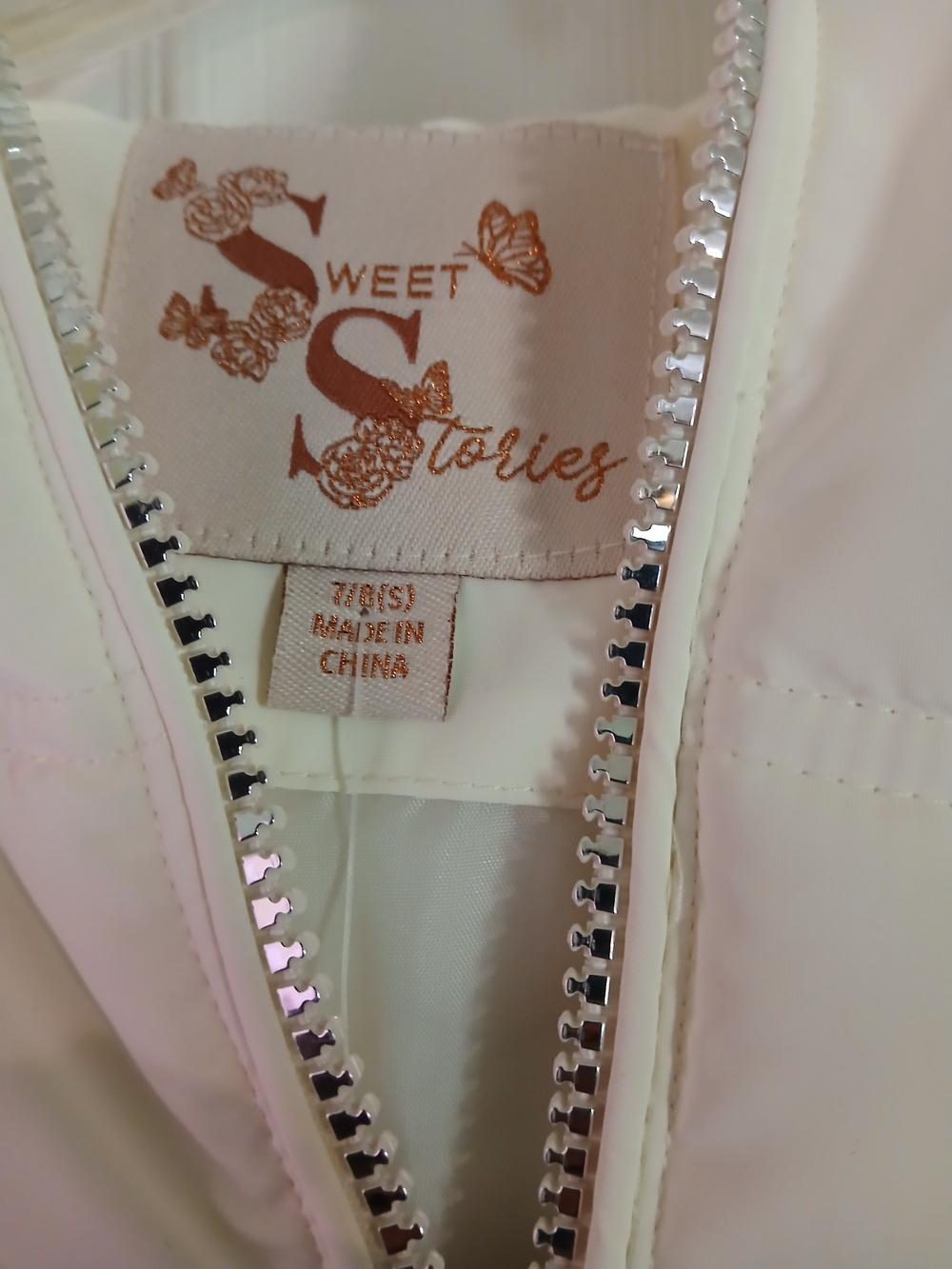 Kids Puffer Jacket in Cream with Hood - Picture 3 of 5